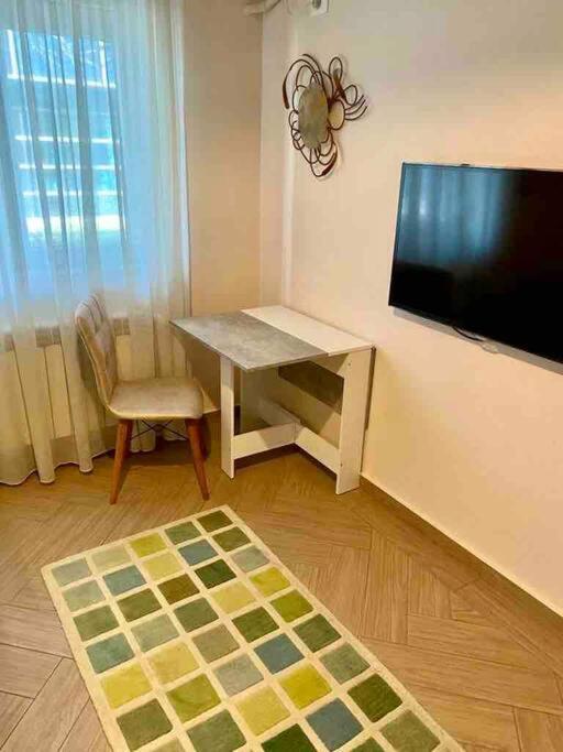 Modern & Central Apartment In North Of Бухарест Экстерьер фото